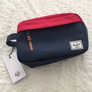 ❤️ SOLD ❤️ NWT Herschel Toiletry Bag.
